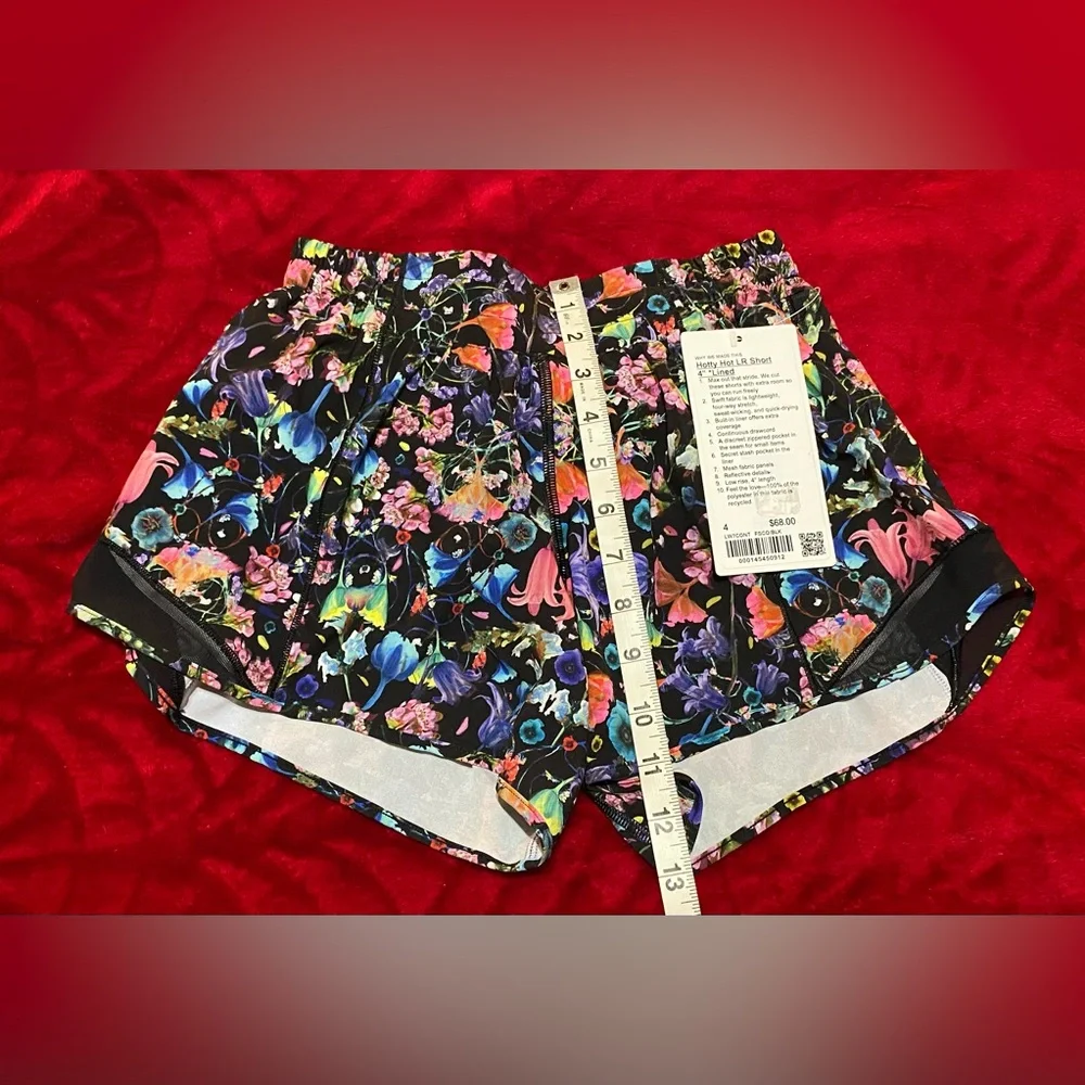 NEW SZ 4 Lululemon Hottie Hot LR Shorts Cute Floral Design Inner Lining Cute 🍋 - Picture 4 of 11